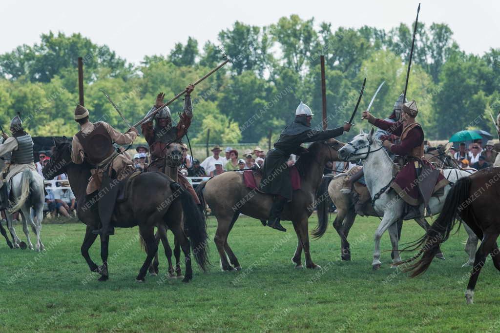 Néphagyomány - Kultúra - Ősök Napja Bugacon - Kurultaj Magyar Törzsi Gyűlés