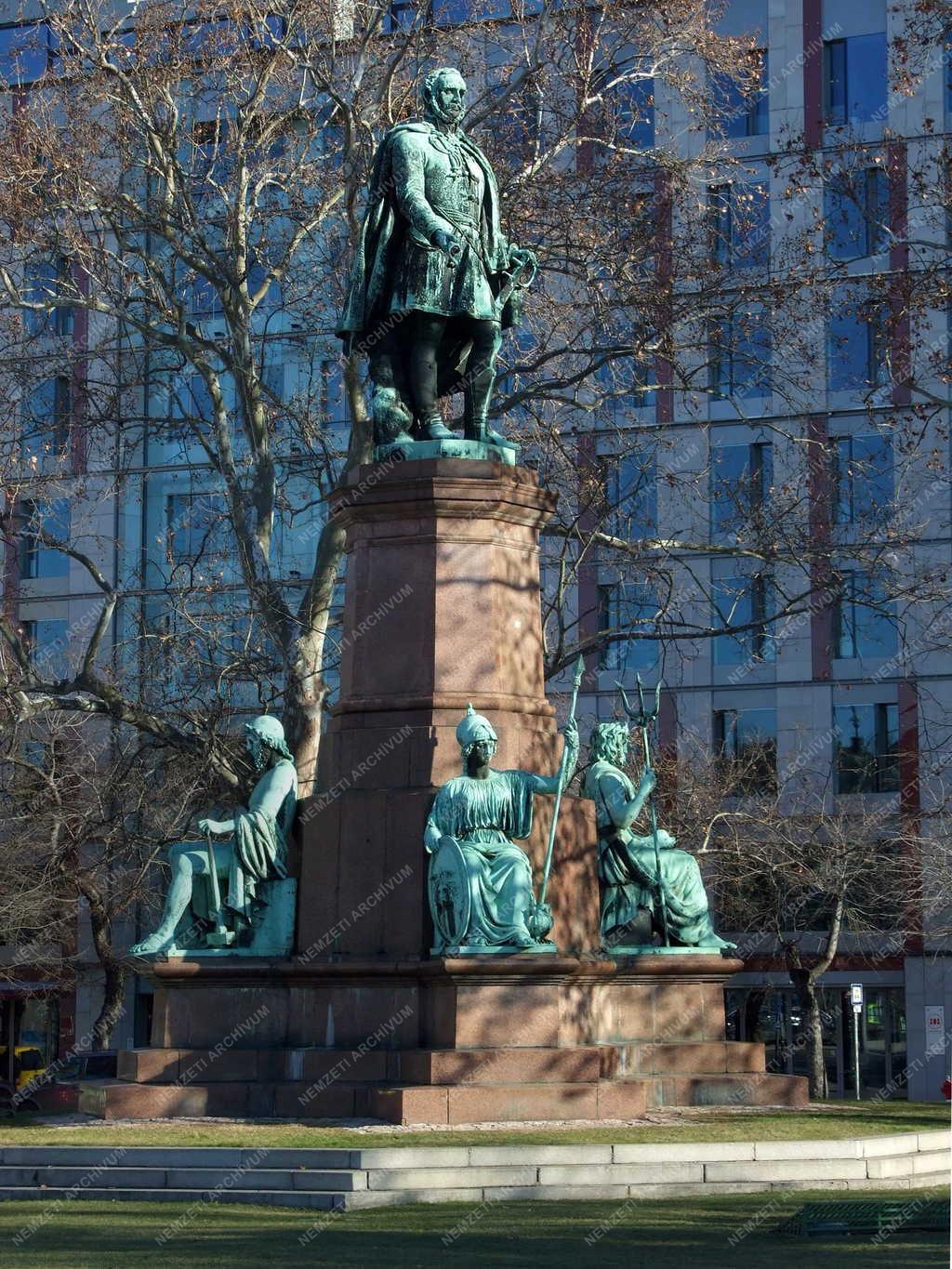 Műalkotás - Budapest - Gróf Széchenyi István szobra