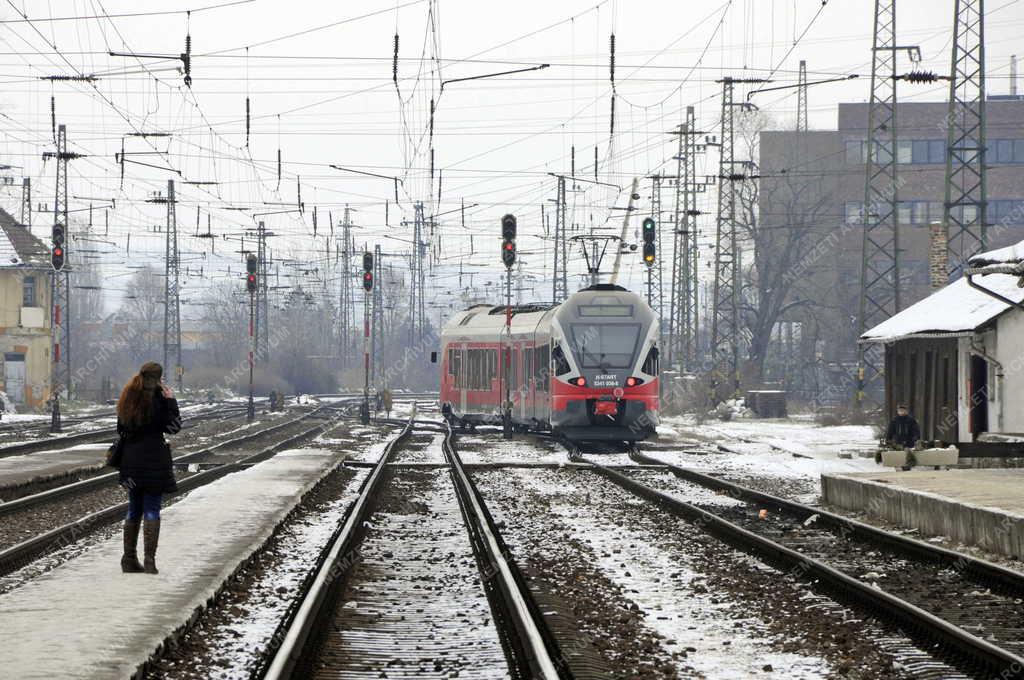 Közlekedés - Vác - Bombardier gyártmányú motorvonat