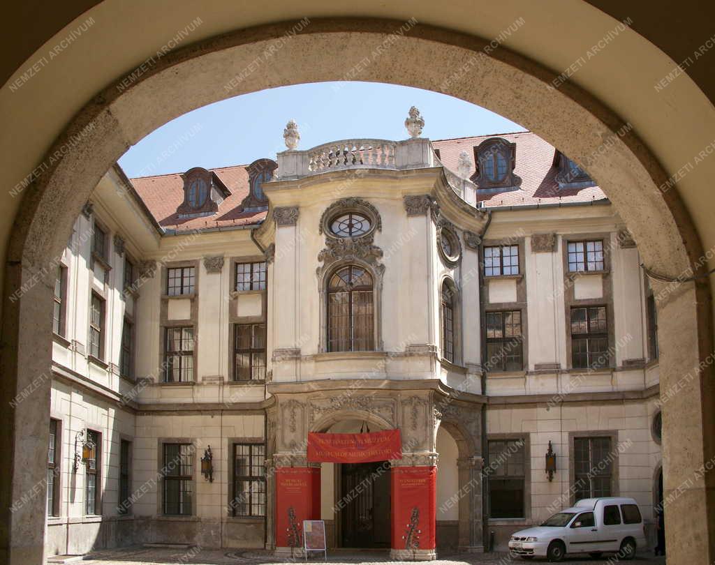 Épület - Budapest - A Zenetörténeti Múzeum épülete