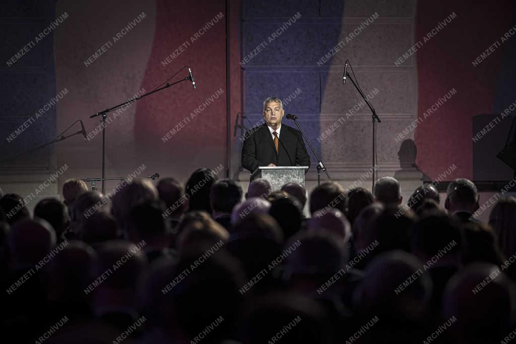 Orbán Viktor a bársonyos forradalom 30. évfordulójának alkalmából rendezett megemlékezésen Prágában