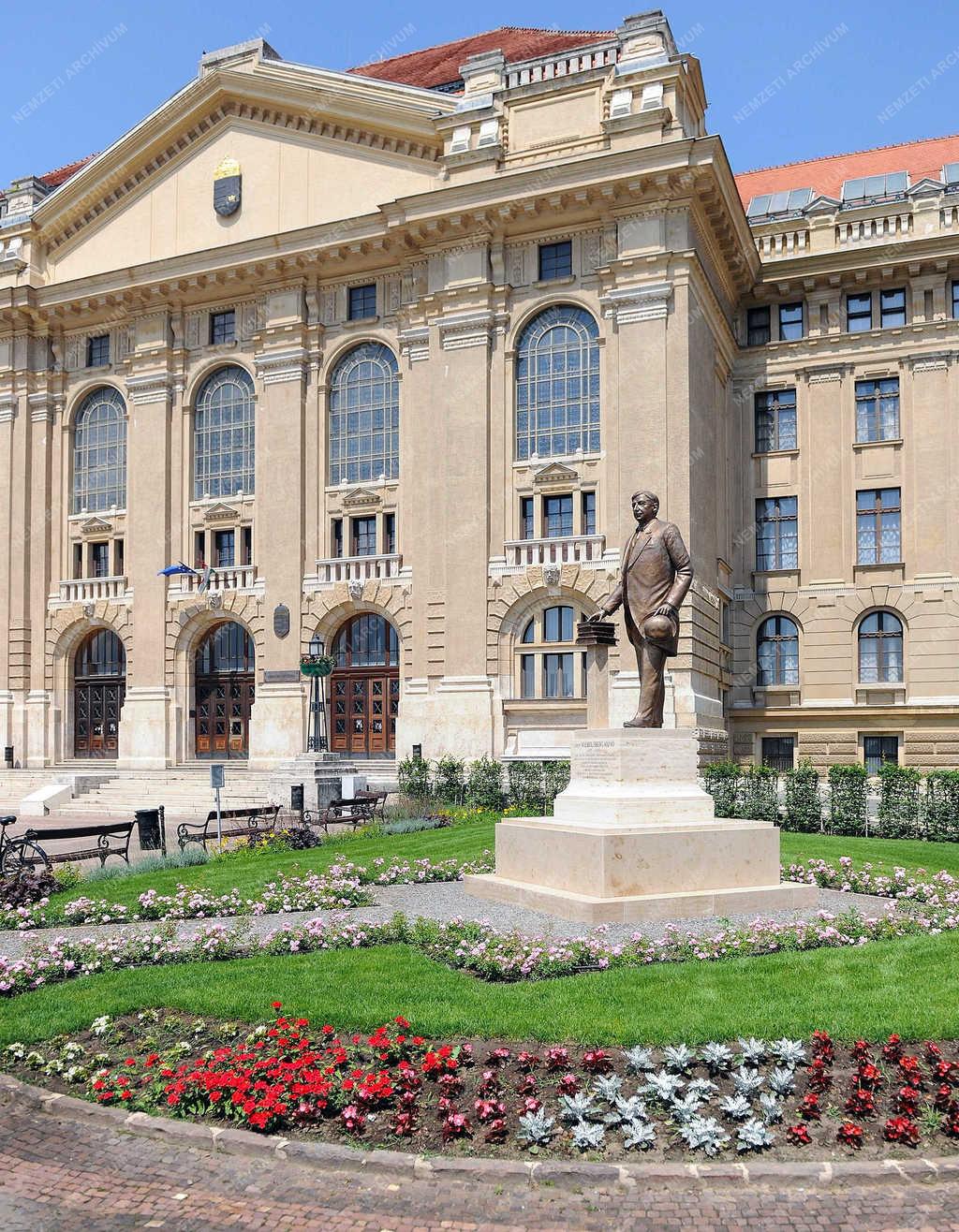 Köztéri szobor - Debrecen - Klebelsberg Kunó 