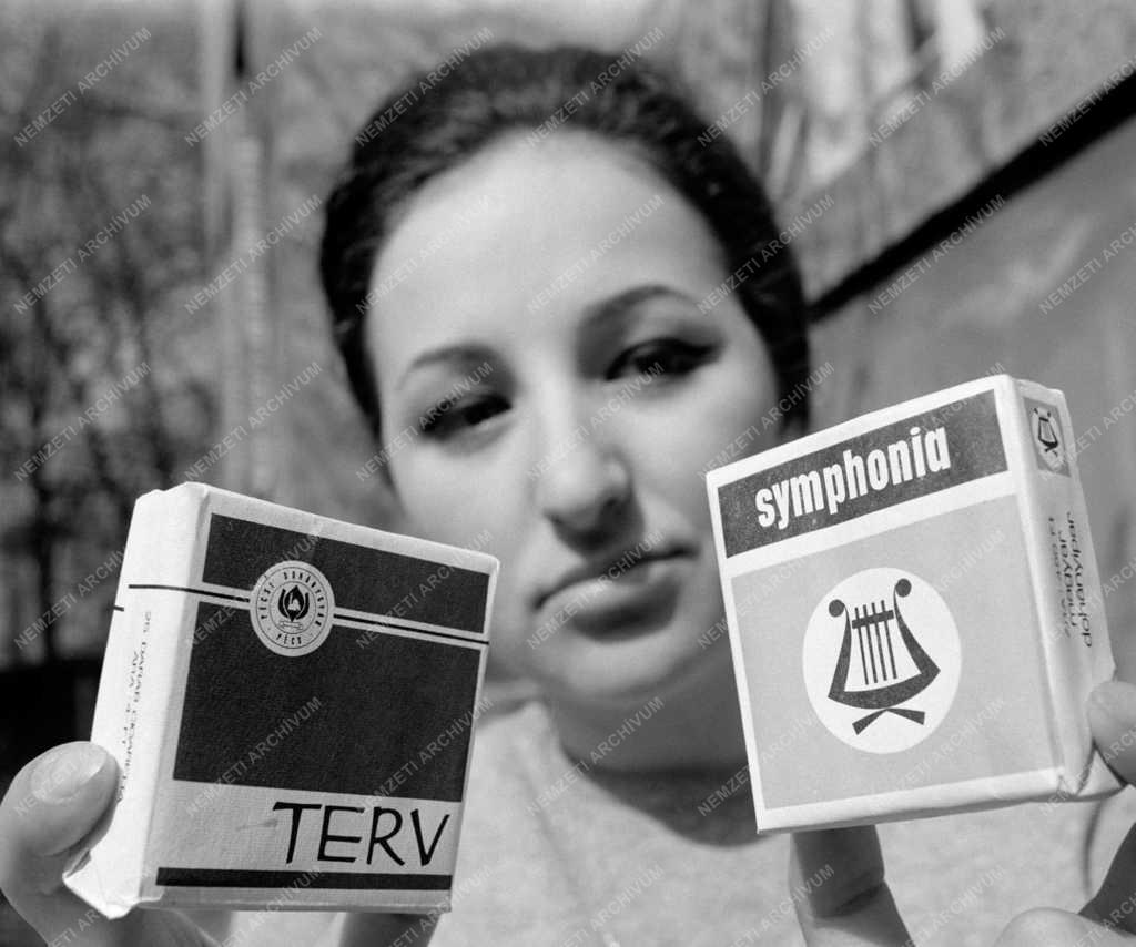Ipar - Kereskedelem - Új csomagolású cigaretták