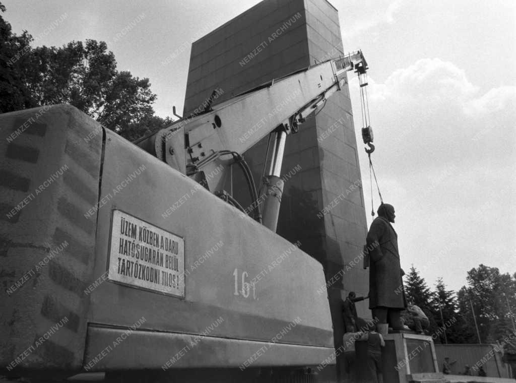 Kultúra - A Lenin-szobor elbontása