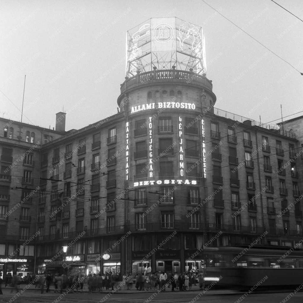 Városkép - Az ország legnagyobb neonreklámja