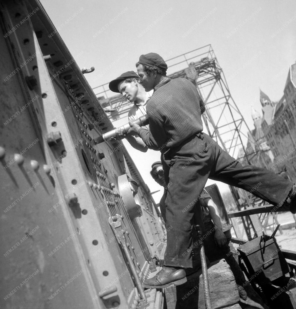 Építőipar - A Margit híd újjáépítése