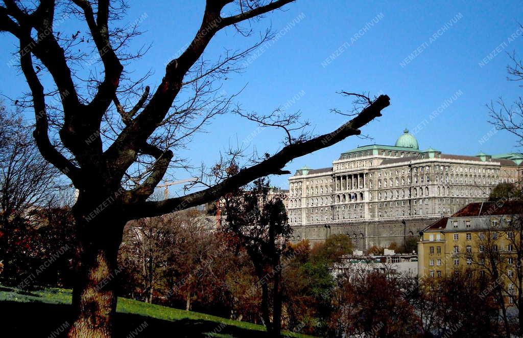 Városkép - Budapest - A Budavári Palota a Tabánból