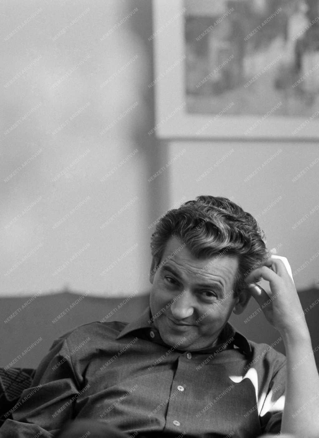 Kultúra - Sarkantyu Simon festőművész