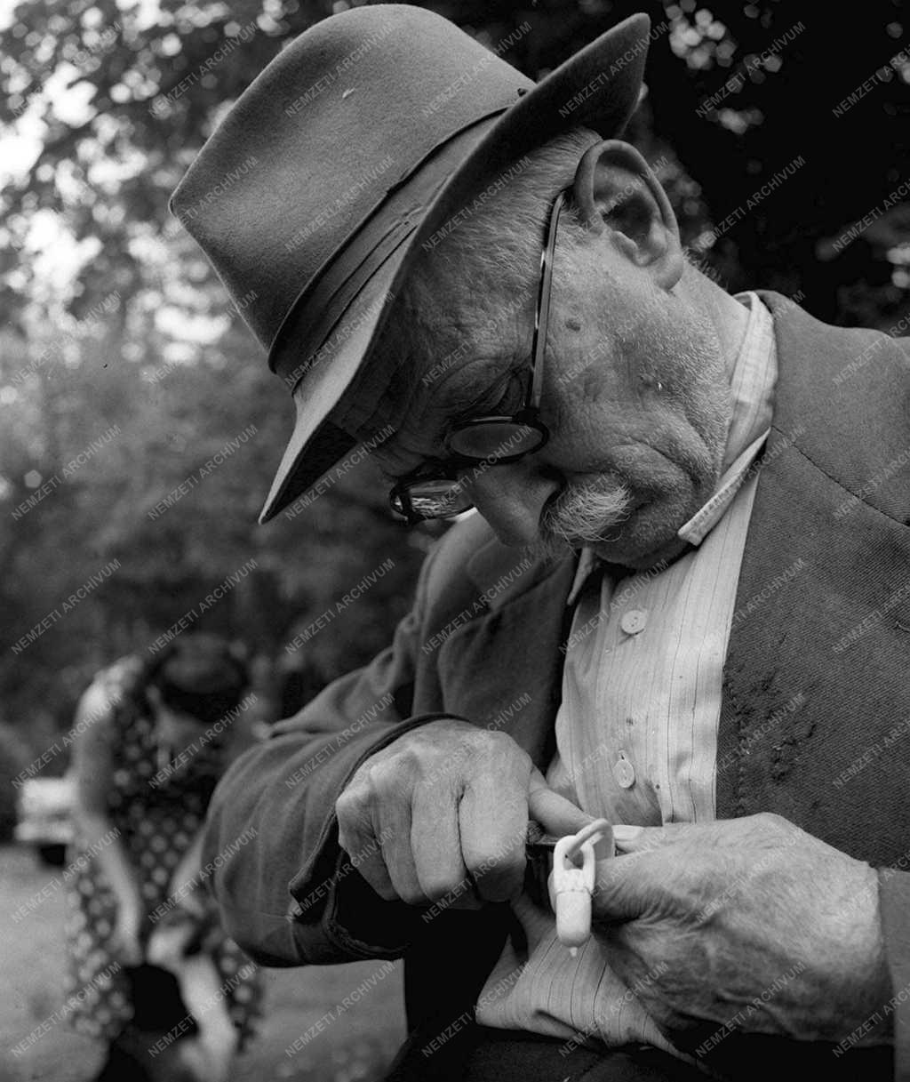 Iparművészet - Tüttő György fafaragó