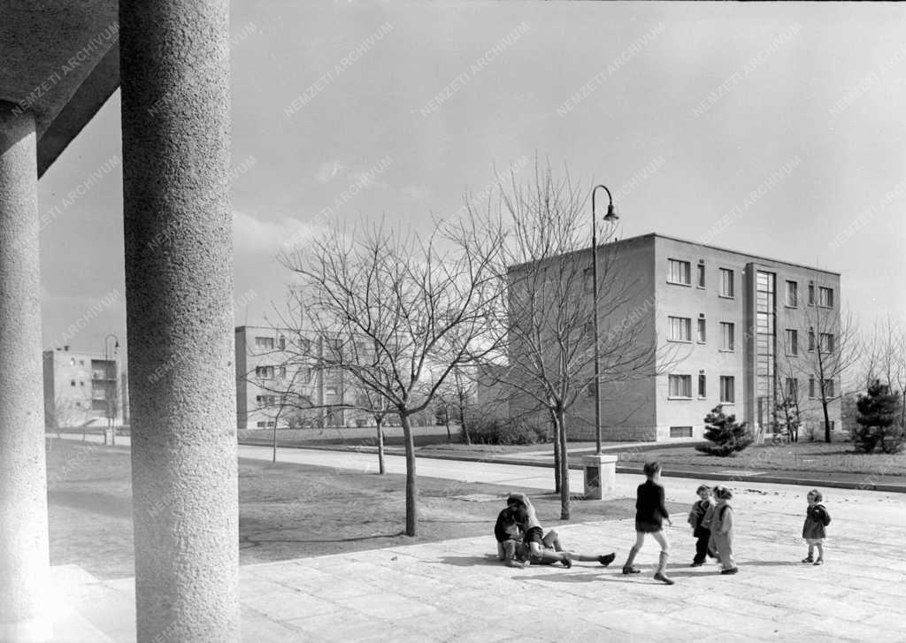 Építőipar - Lakótelep - Almásfüzitő