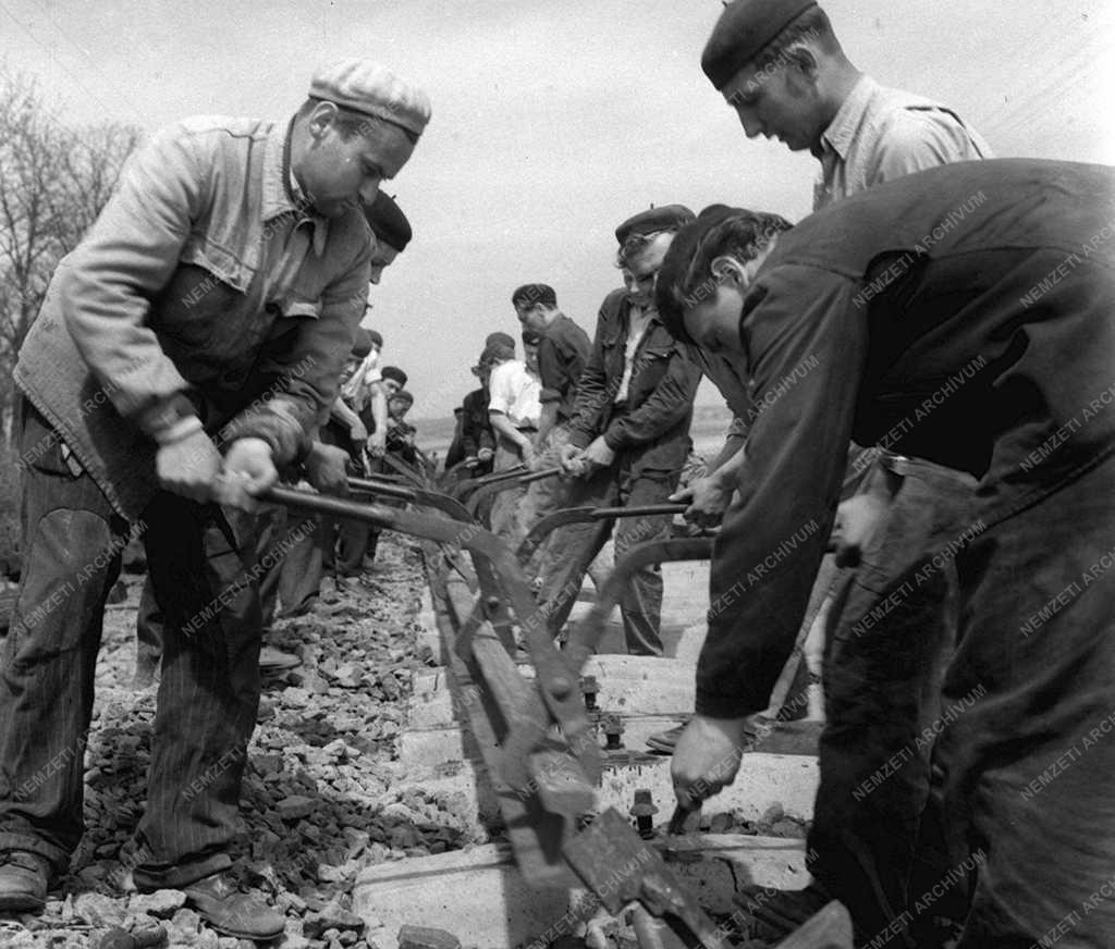 A szerző válogatása - Vasútvonal korszerűsítés