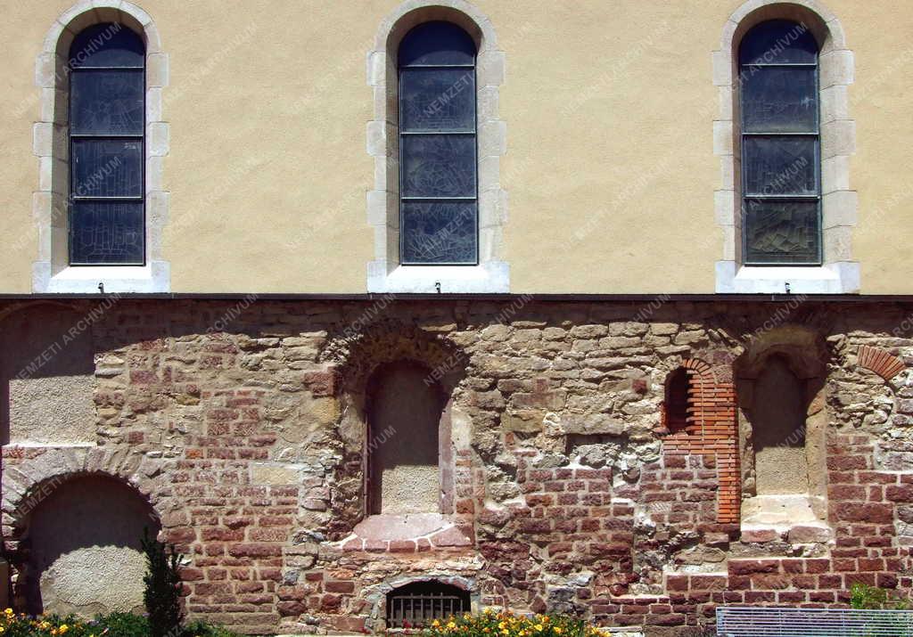 Városkép - Műemlék - A veszprémi bazilika részlete