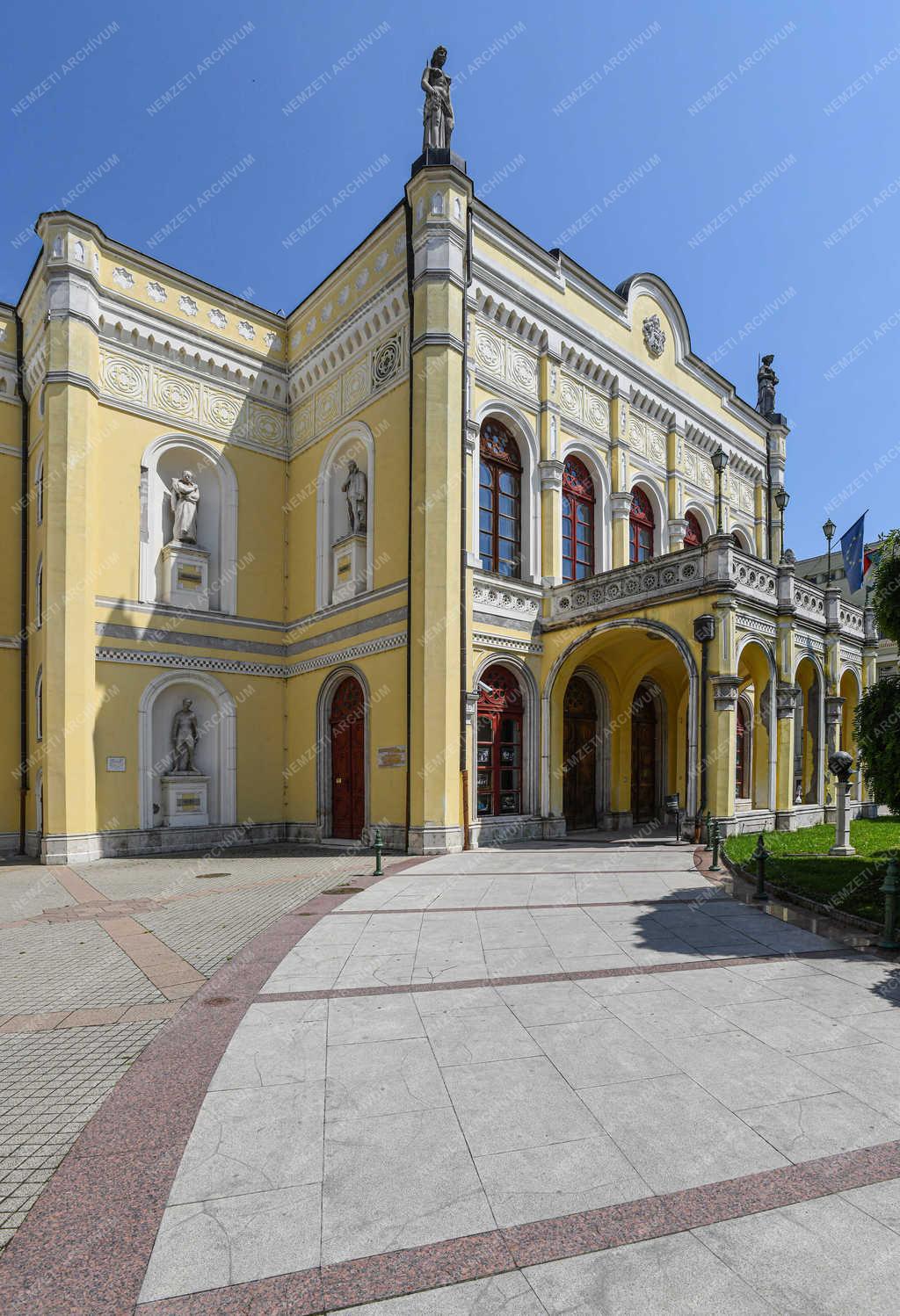 Kultúra - Debrecen - Színházfelújítás