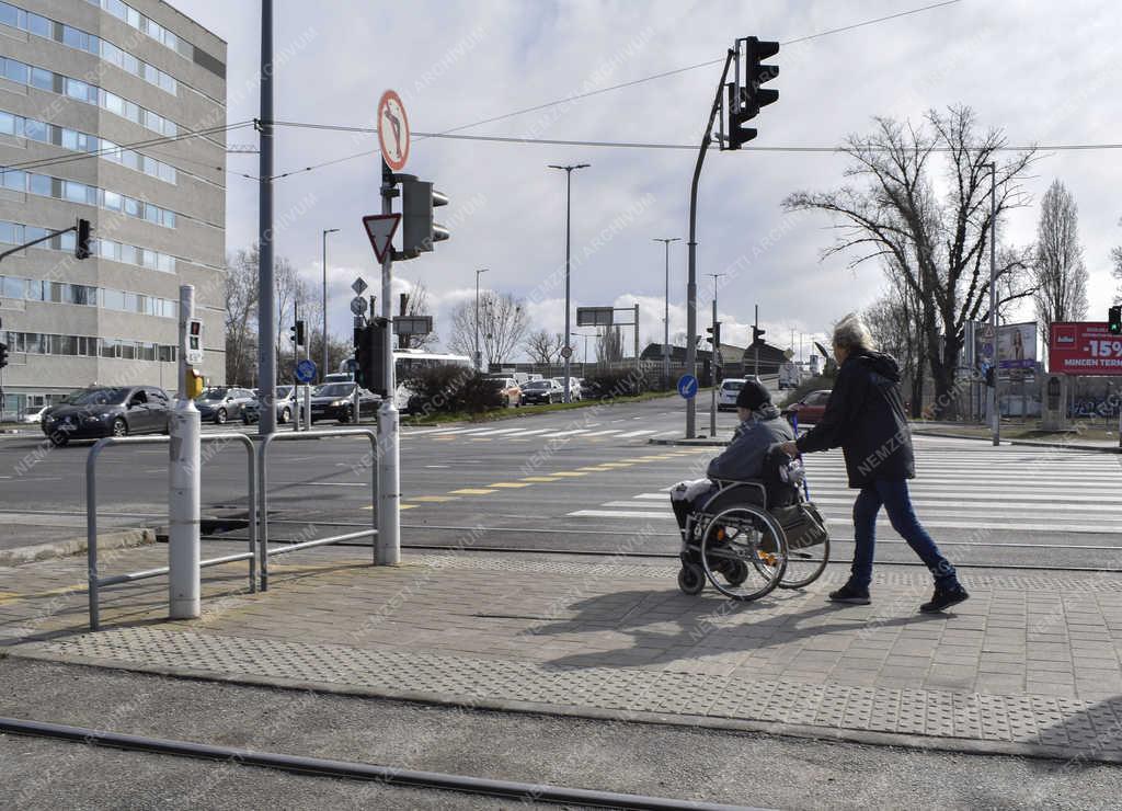 Közlekedés - Budapest - Mozgáskorlátozott