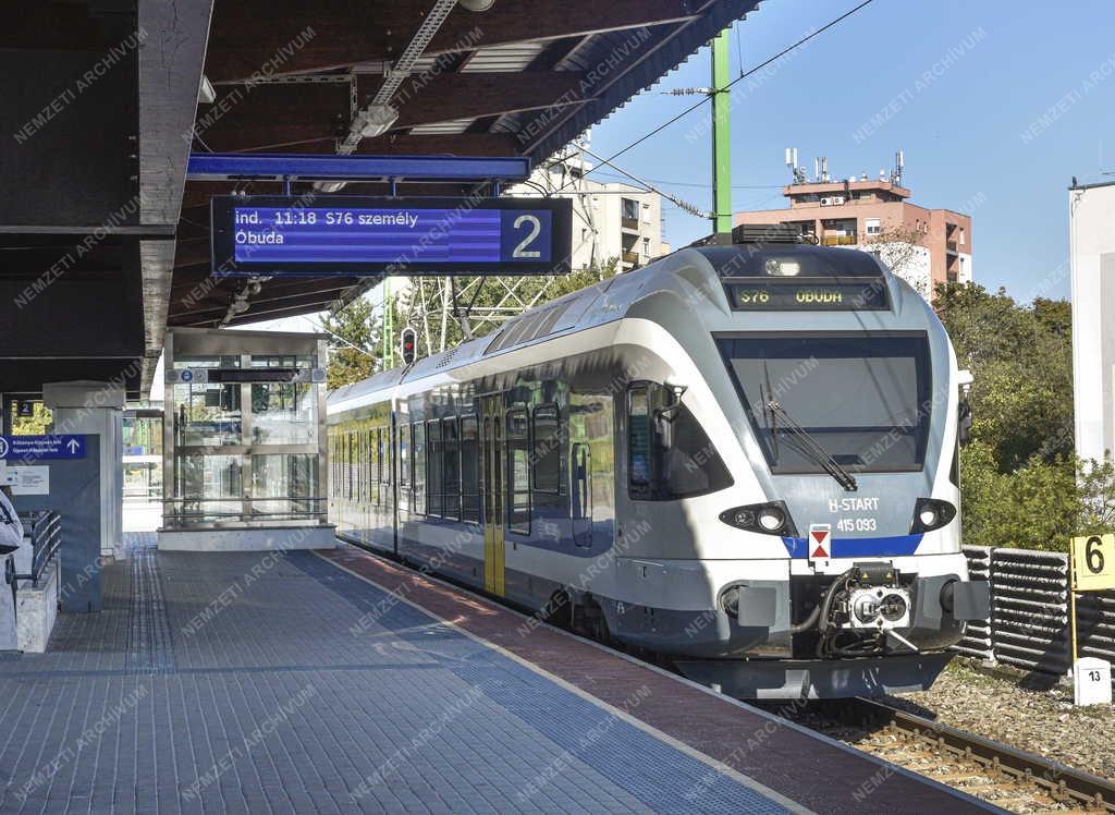 Közlekedés - Budapest - S76-os jelzésű személyvonat