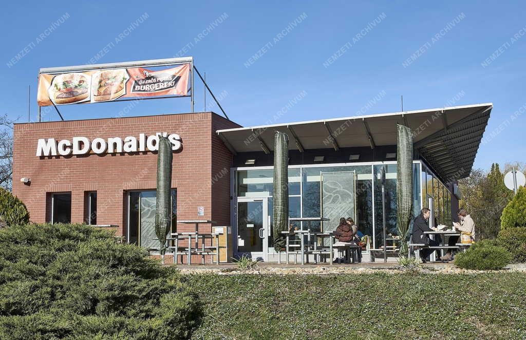 Vendéglátás - Budapest - McDonald's gyorsétterem Kőbányán
