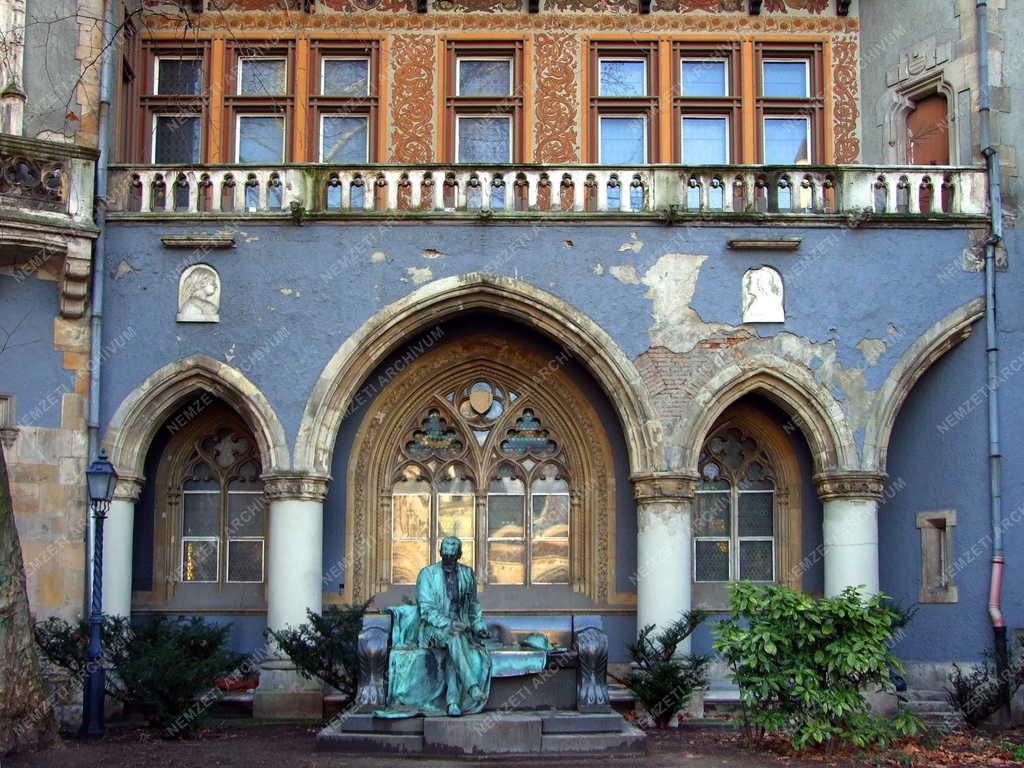 Műemlék  - Budapest - Vajdahunyad vára 