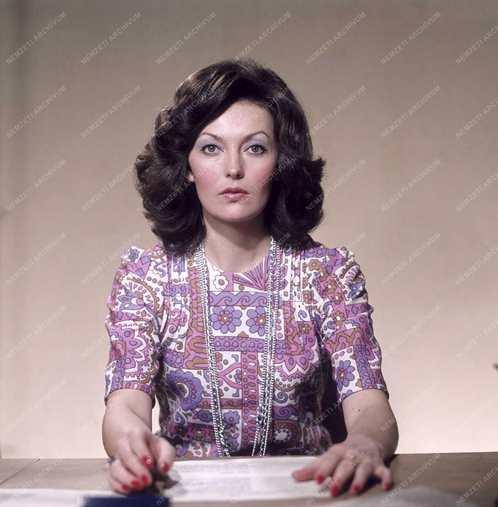 Sajtó - Hajas Ilona, a Magyar Televízió bemondója