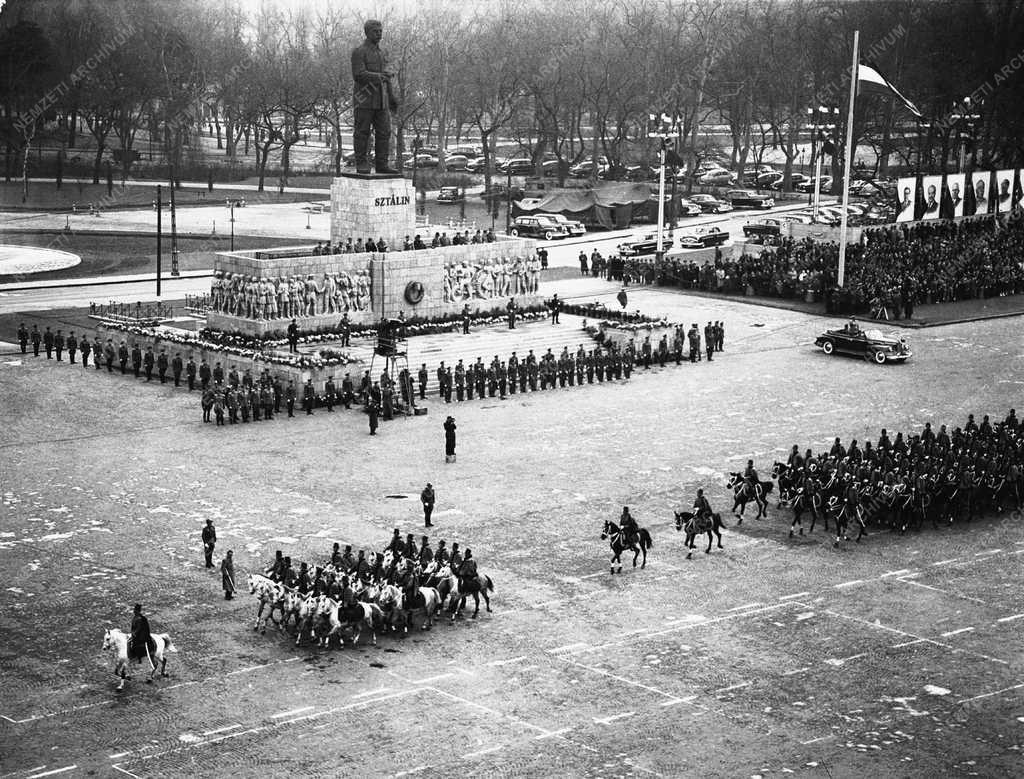 Ünnep - Díszszemle Budapesten