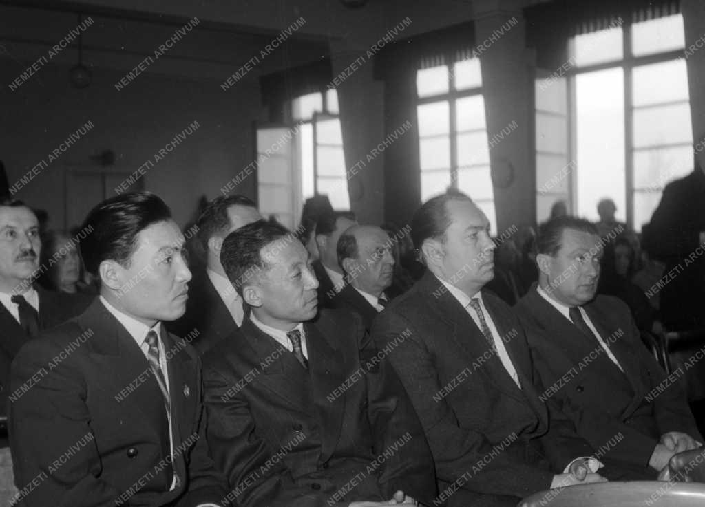 Külkapcsolat - Zu In Sen a Kispesti Textilgyár ünnepségén