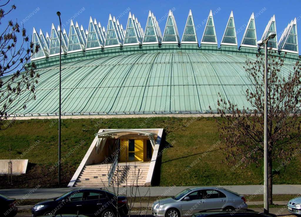 Sportlétesítmény - Budapest - A lágymányosi Tüskecsarnok