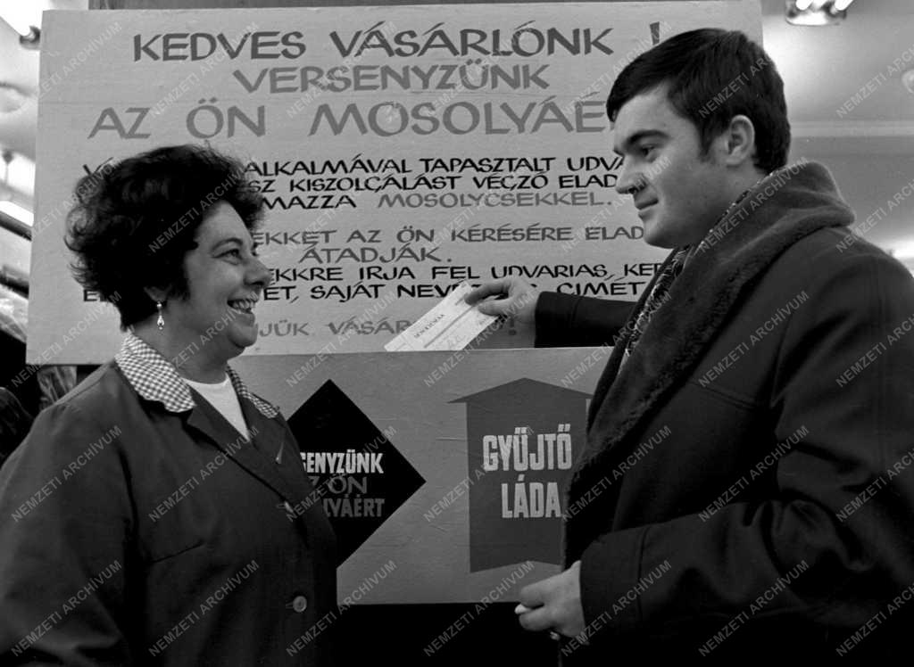 Kereskedelem - Mosolycsekk a Centrum üzletekben