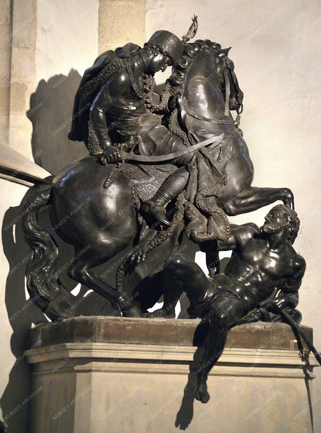 Műalkotás - Pozsony - Szent Márton-szobra 