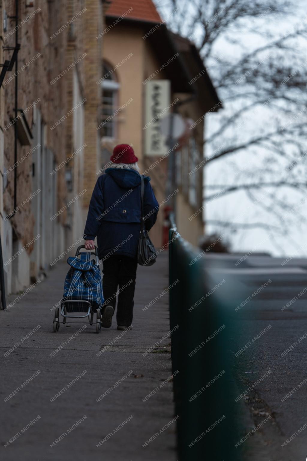 Városkép - Budapest - Járókelő