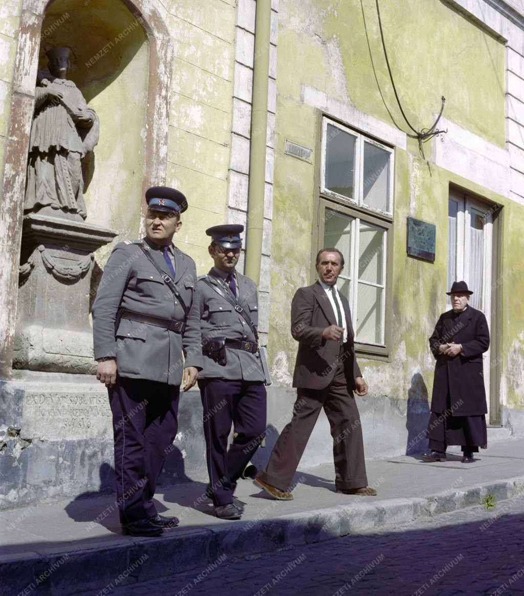 Városkép-életkép - Rendőrök a veszprémi utcán
