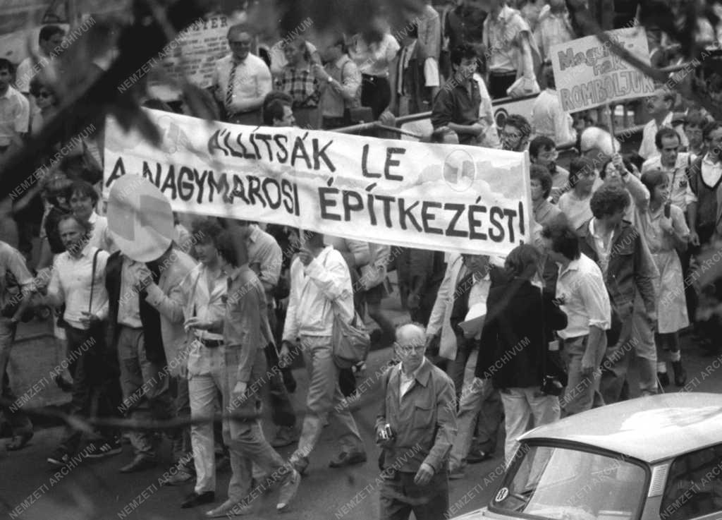 Belpolitika - Tüntetés - Bős-nagymarosi vízlépcső