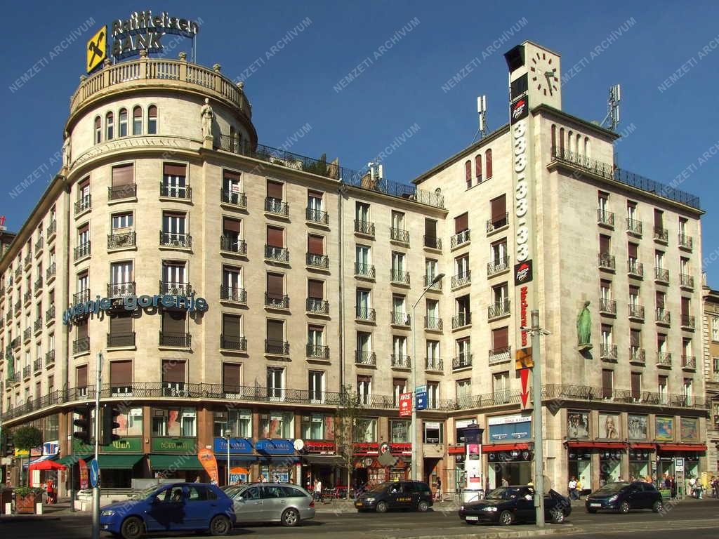 Táj, város - Budapest - Épületek az Astoriánál