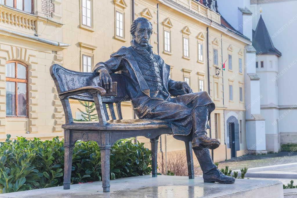 Műalkotás - Keszthely - Gróf Festetics György szobra