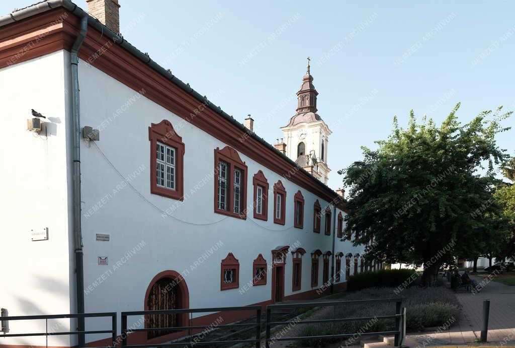 Egyház  - Gyöngyös - Sarlós Boldogasszony Ferences templom