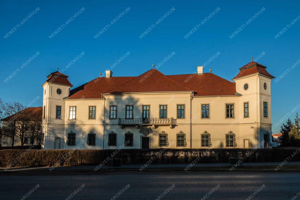 Városkép - Hajós - Érseki vadászkastély