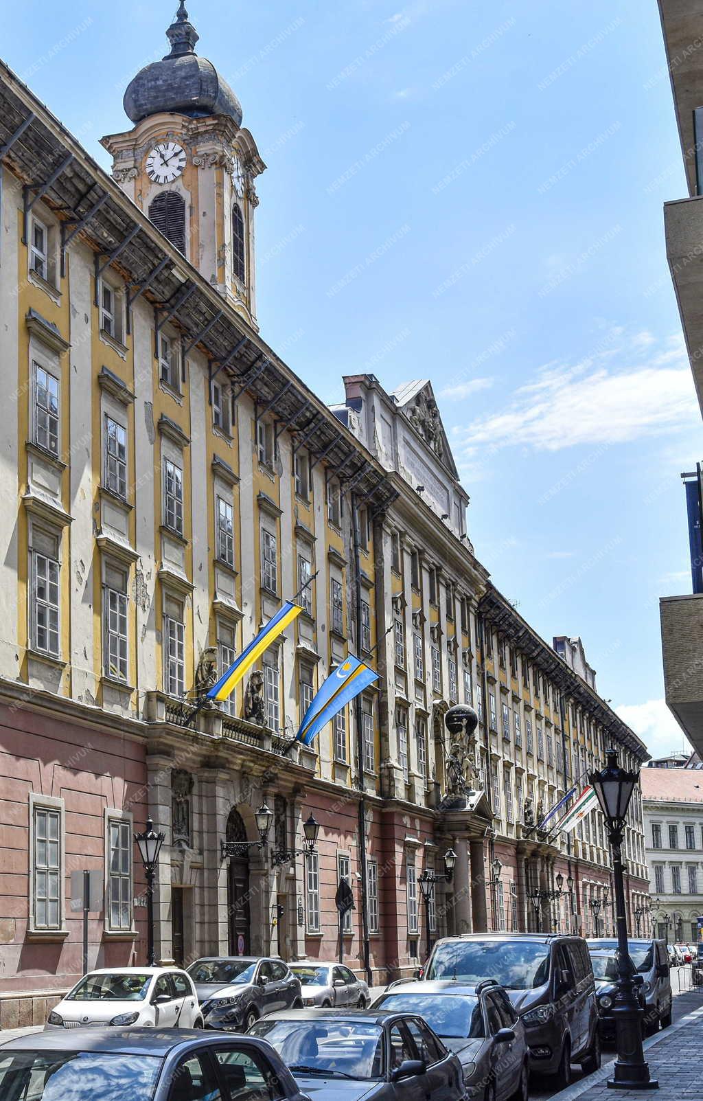 Közigazgatás - Budapest Főváros Önkormányzata Főpolgármesteri Hivatal