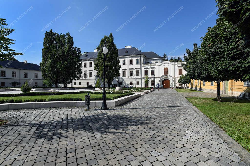 Egyházi  épület - Eger - Érseki Palota