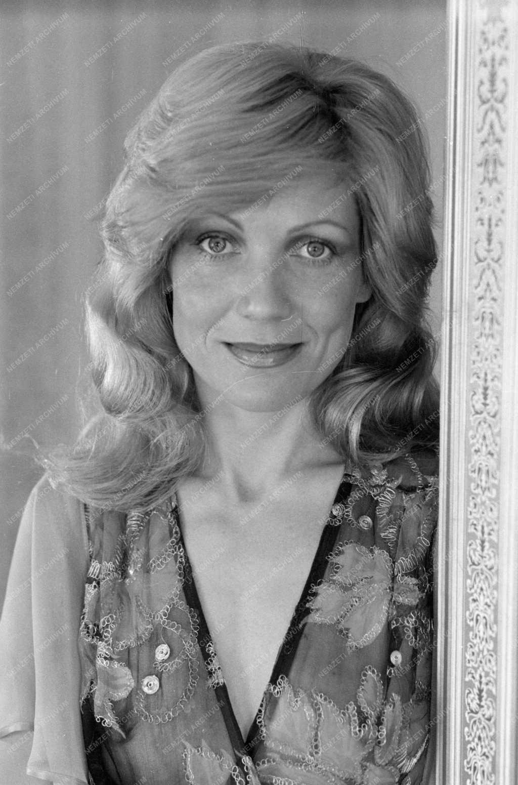 Kultúra - Adamis Anna dalszerző, költő