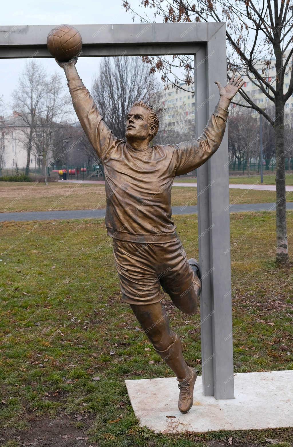 Köztéri szobor - Budapest - Grosics Gyula szobra