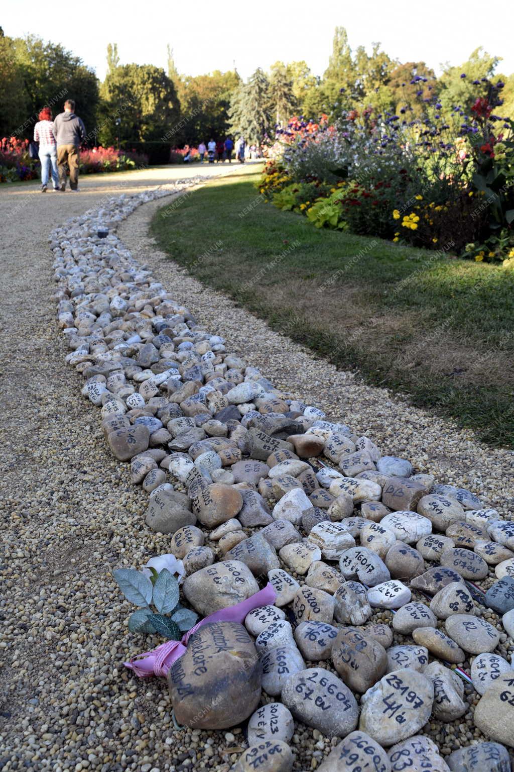 Kegyelet – Covid-emlékkövek a Margitszigeten