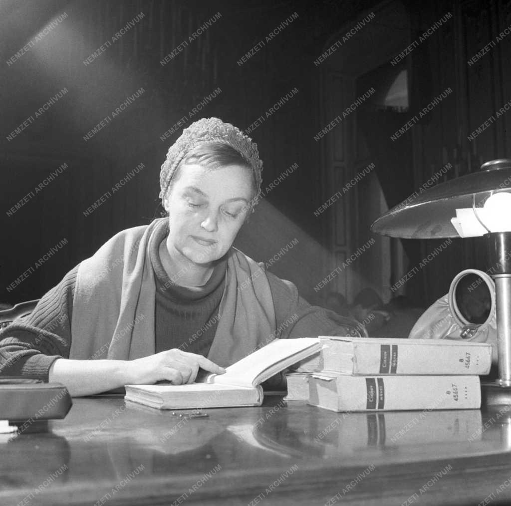 Kultúra - Színház - Tolnay Klári Csehov-darabra készül