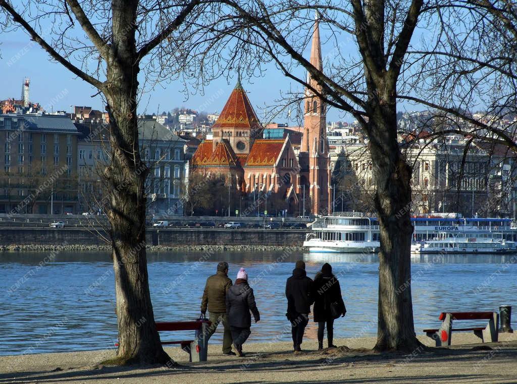 Városkép - Budapest - A téli Duna-part