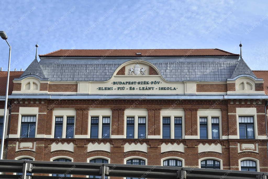 Városkép - Budapest - Az egykori Kassák Lajos Általános Iskola és Gimnázium épülete a Váci úton