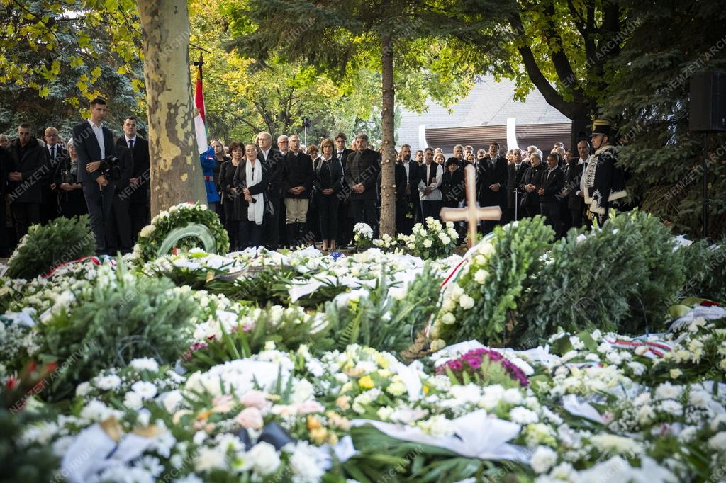Végső búcsút vettek Potápi Árpád János államtitkártól Bonyhádon 