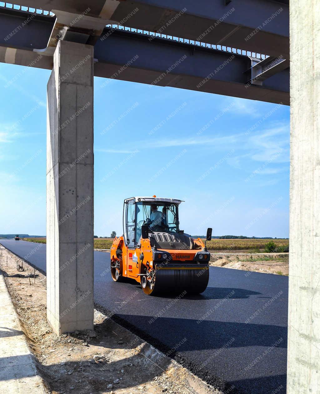 Útépítés - Berettyóújfalu - M4 autópálya építése a román határig