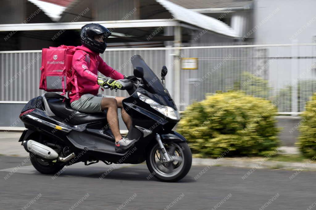 Szolgáltatás - Ételfutár a fővárosban