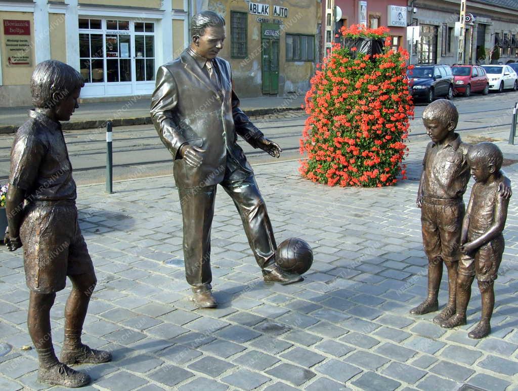 Köztéri szobor - Budapest - Puskás Öcsi-szobor Óbudán