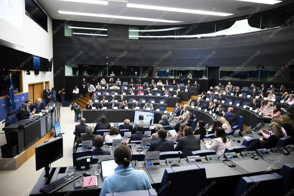 EU-elnökség - Orbán Viktor a Patrióták frakcióülésén Strasbourgban