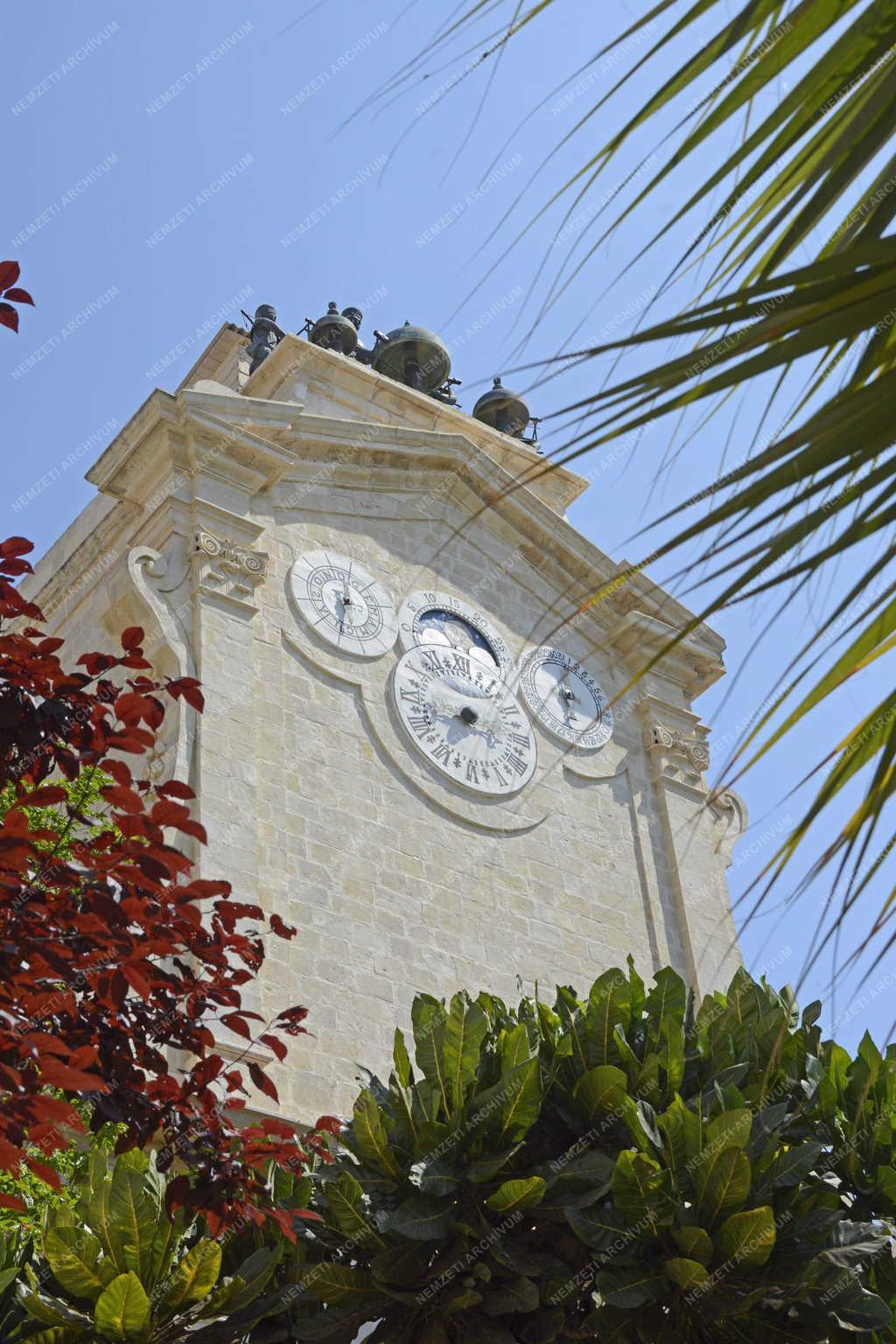 Épület - Valletta - Óratorony a Nagymesteri Palota udvarán