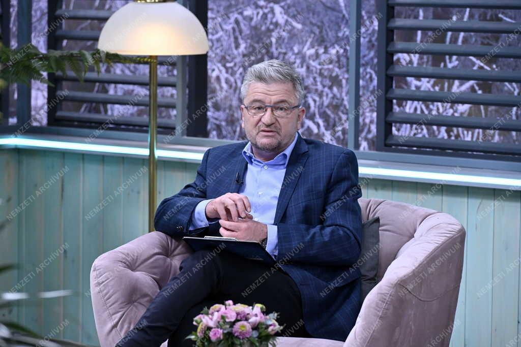 Kultúra - Televízió - Almárium című szolgáltató műsor - Banner Géza
