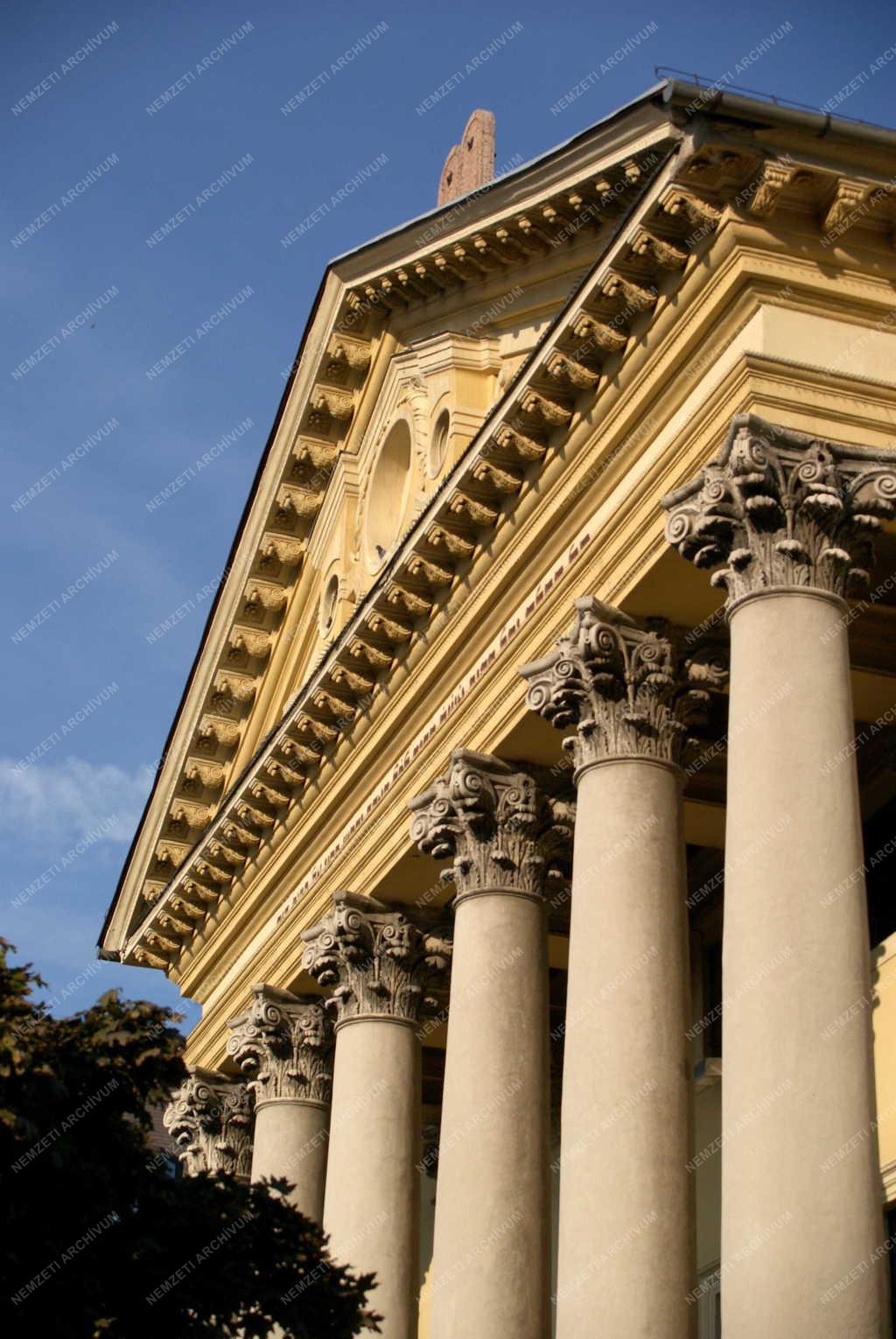 Budapest -  Klasszicista zsinagóga Óbudán